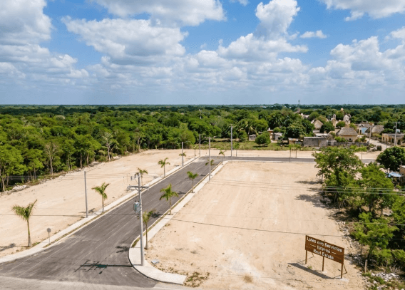 Lotes Residenciales con Servicios en Tixkokob: Inversión Segura
