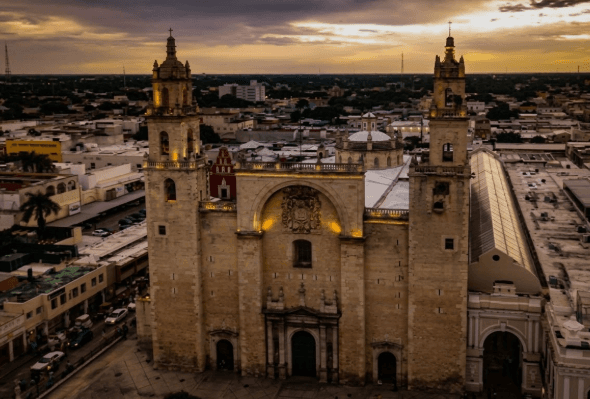 Catedral de San Ildefonso: Guia del Corazon Historico de Merida