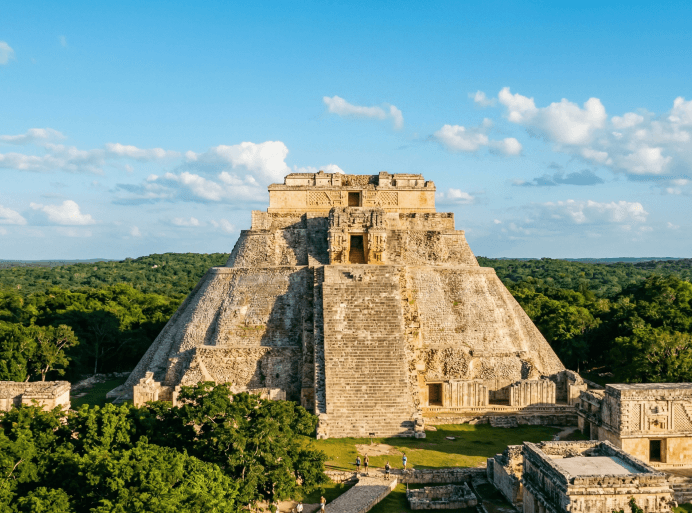 LA GRAN PIRAMIDE UXMAL GUIA DE INVERSION Y TURISMO EN YUCATAN